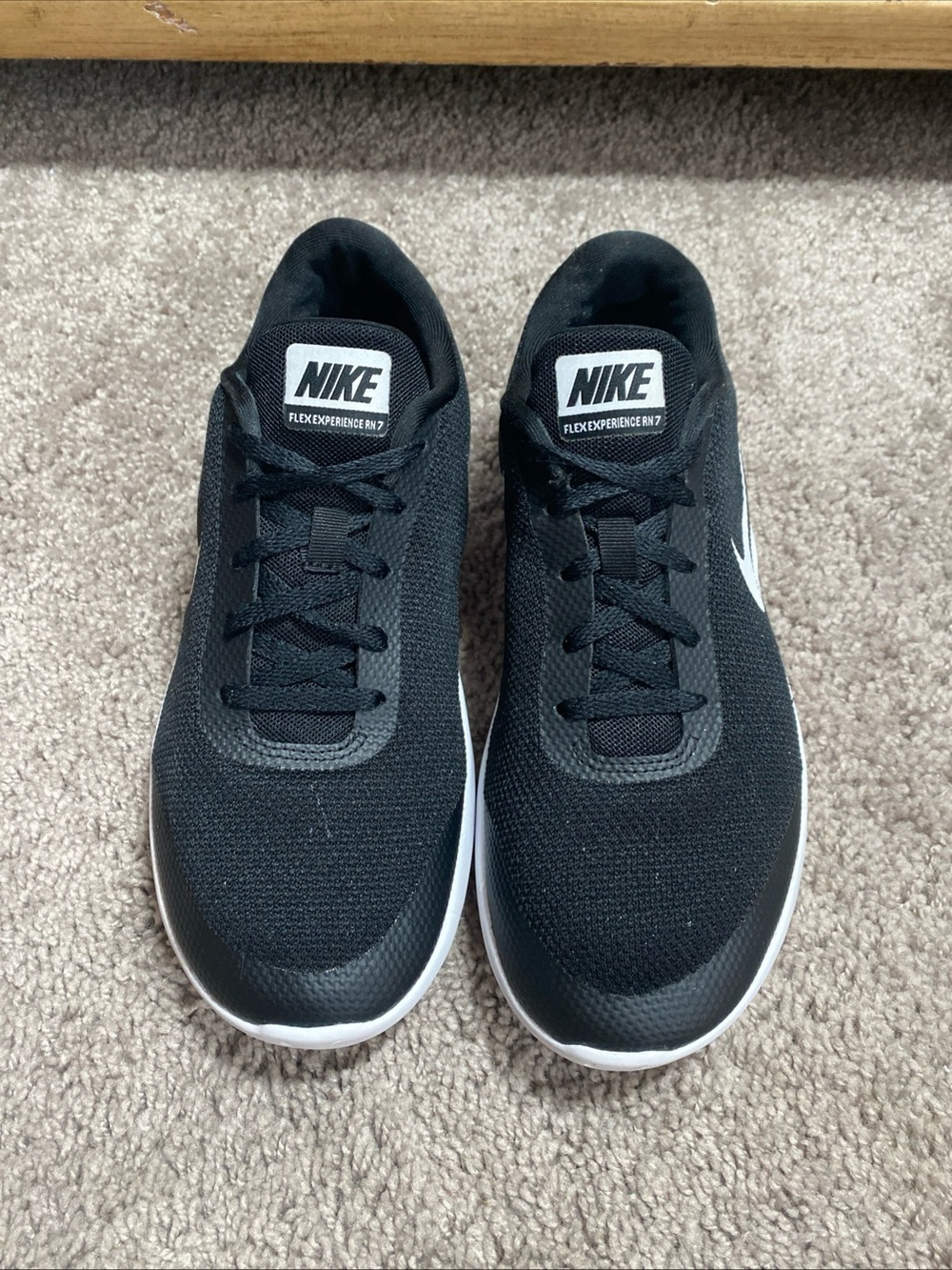 Nike Flex Experience RN 7 low Black/white Running Sneakers size 8.5
